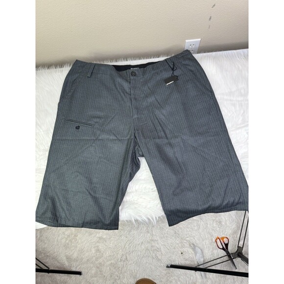 2 Pairs Gramercy Men’s Shorts Same Style New Size 38 - Picture 3 of 5